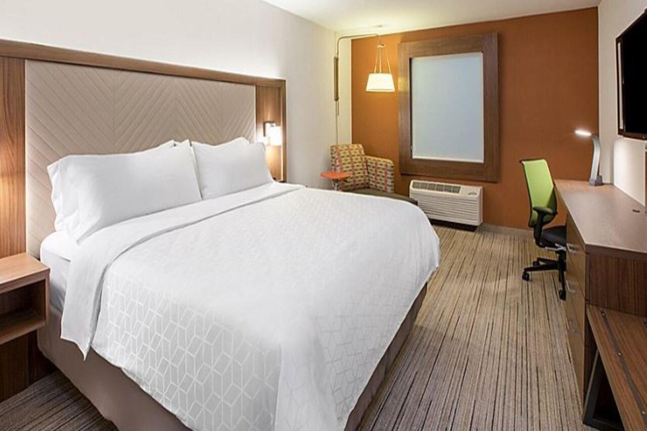 Holiday Inn Express & Suites - Staunton By Ihg Екстериор снимка